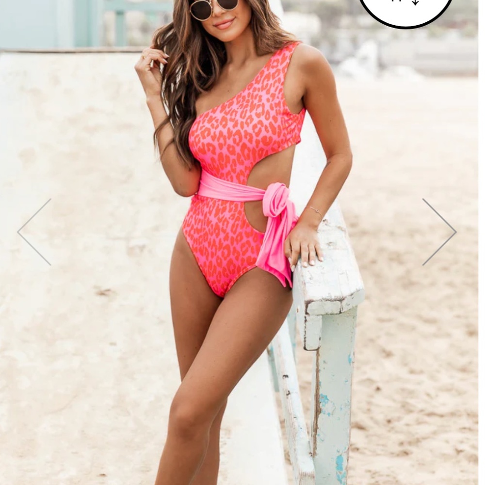Like new leopard one piece - cutout